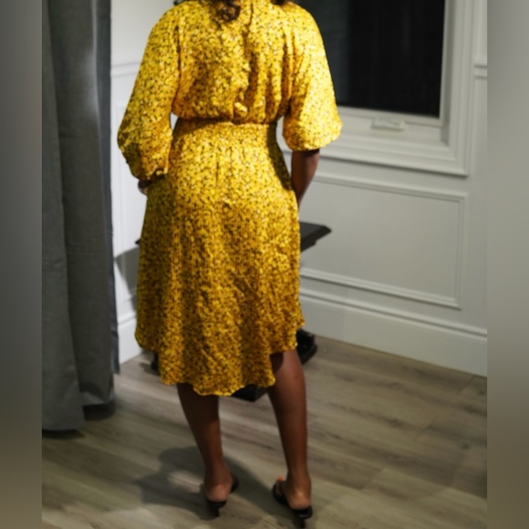 Like New Anthropologie Yellow Smocked Midi Dress Size Small Modeled 🌼 - Picture 3 of 8